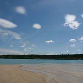 Leerer Strand am Strandbad Langener Waldsee