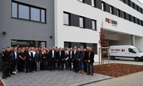 Das Team von ROSS EUROPA freut sich über den Neubau in der Robert-Bosch-Straße. (Foto: Schaible/Stadt Langen)