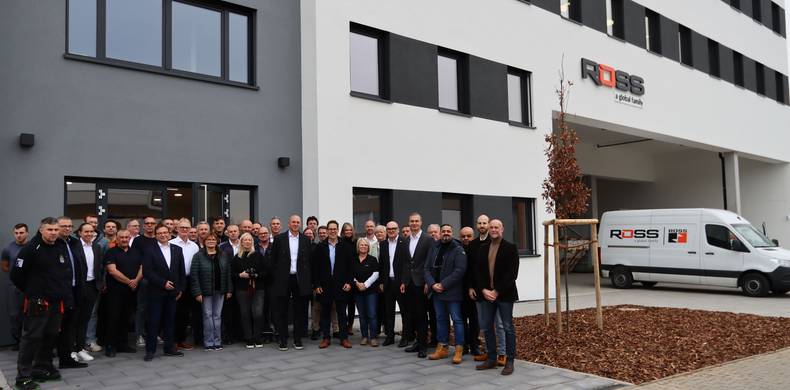 Ross Europa Das Team von ROSS EUROPA freut sich über den Neubau in der Robert-Bosch-Straße. (Foto: Schaible/Stadt Langen)