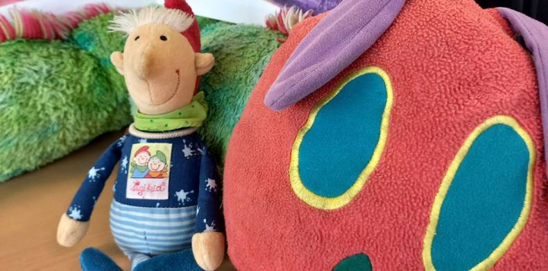 Bücherzwerg mit Schmetterling © Thomas Mertin/Stadtbücherei Langen