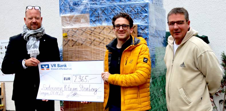 Baustein-Spende an die Kita am Steinberg