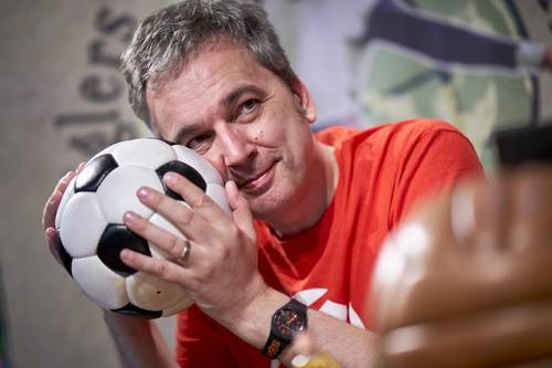 Pressefoto „Hat schon Gelb! Zeiglers wunderbare Welt des Fußballs – LIVE Fotocredit Ben Knabe WDR