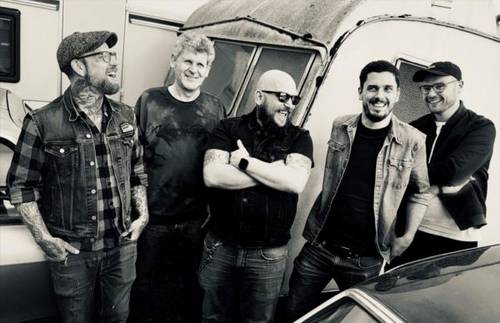 Itchy Toe1 (c) Band