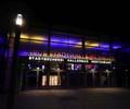 Stadthalle blau-gelb bestrahlt © Markus Schaible/Stadt Langen